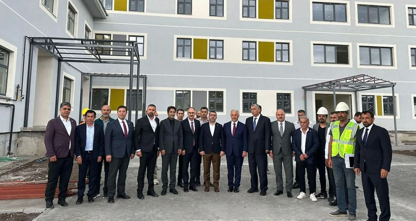 Yozgat'ta Gençler Uzayın Gizemlerine Yolculuk Yaptı: Akdağmadeni'nde "Asteroitler ve Meteoritler" Konferansı Düzenlendi